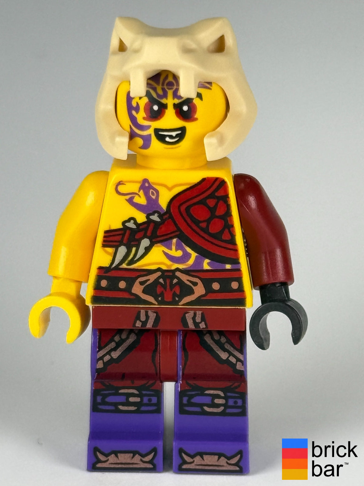 Kapau njo0122 LEGO NINJAGO minifigure, front view with tan Snake Skull helmet and printed torso and legs