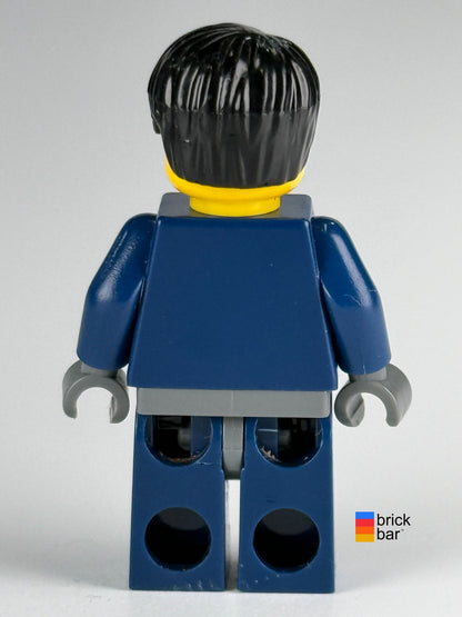 Agent Chase agt001 LEGO Agents minifigure back view — original Brick Bar photo