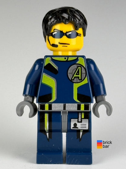 Agent Chase agt001 LEGO Agents minifigure front view — original Brick Bar photo