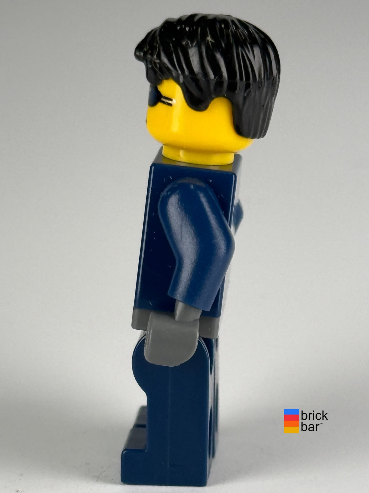 Agent Chase agt001 LEGO Agents minifigure side view — original Brick Bar photo