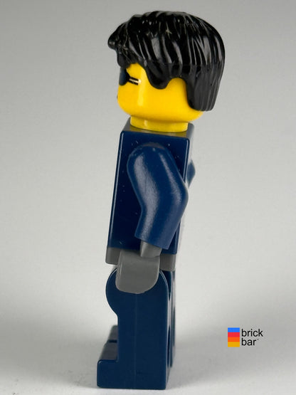Agent Chase agt001 LEGO Agents minifigure side view — original Brick Bar photo