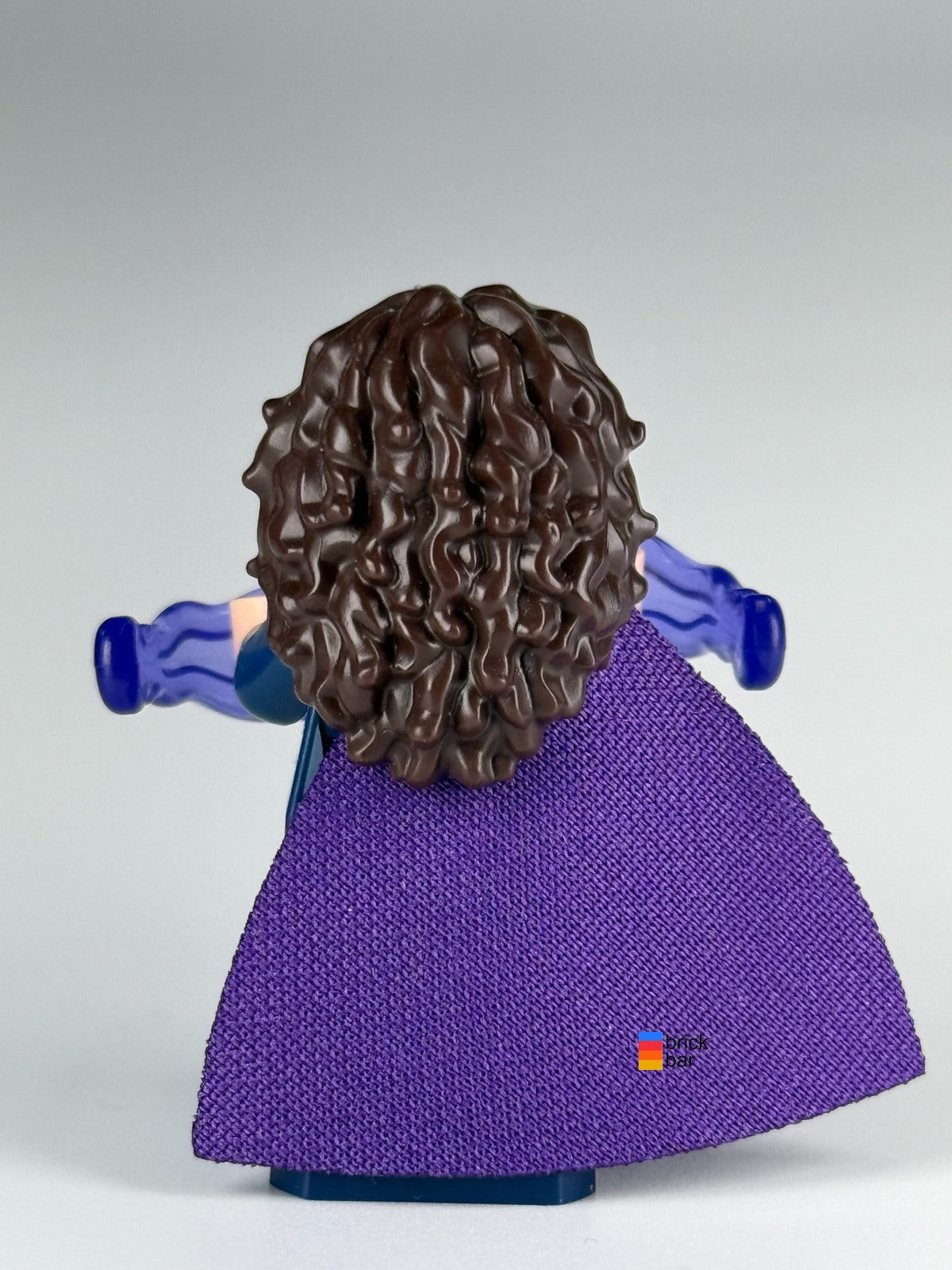 Agatha Harkness colmar13 LEGO Marvel Studios Series 2 minifigure — back photo by Brick Bar
