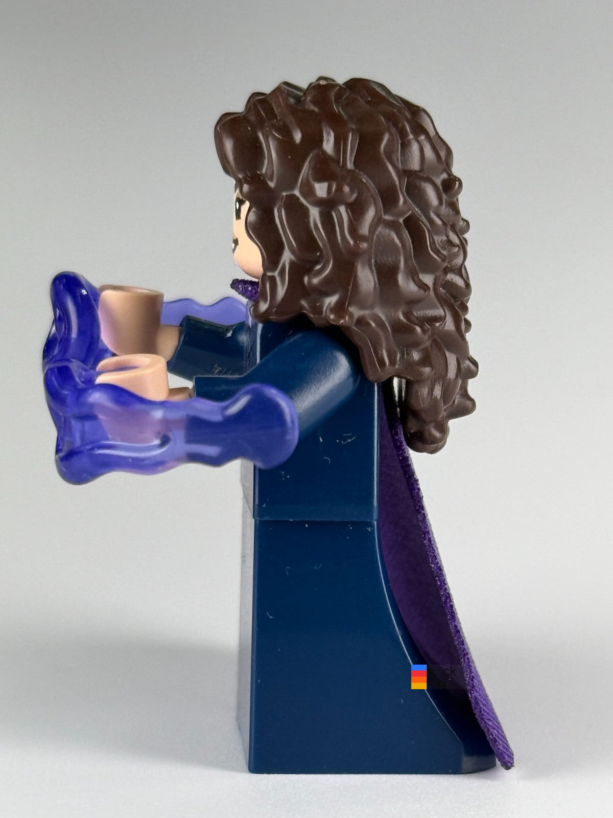 Agatha Harkness colmar13 LEGO Marvel Studios Series 2 minifigure — side photo by Brick Bar
