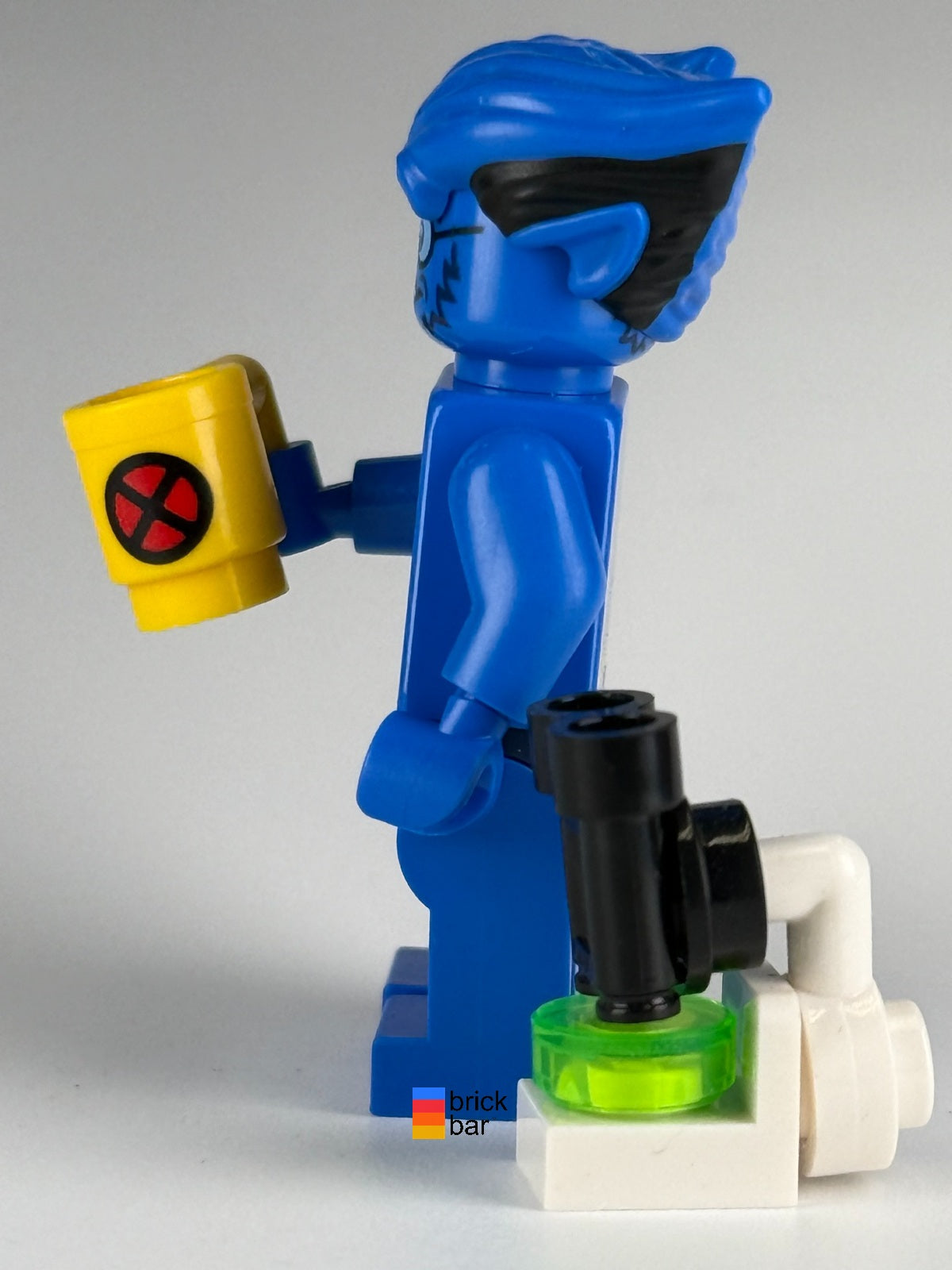 Beast colmar22 LEGO Marvel Studios Series 2 minifigure with pictured accessories, side view