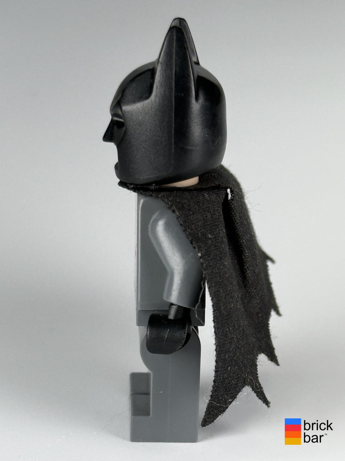 Batman dim002 LEGO Dimensions minifigure side view showing black cowl and cape edge wear