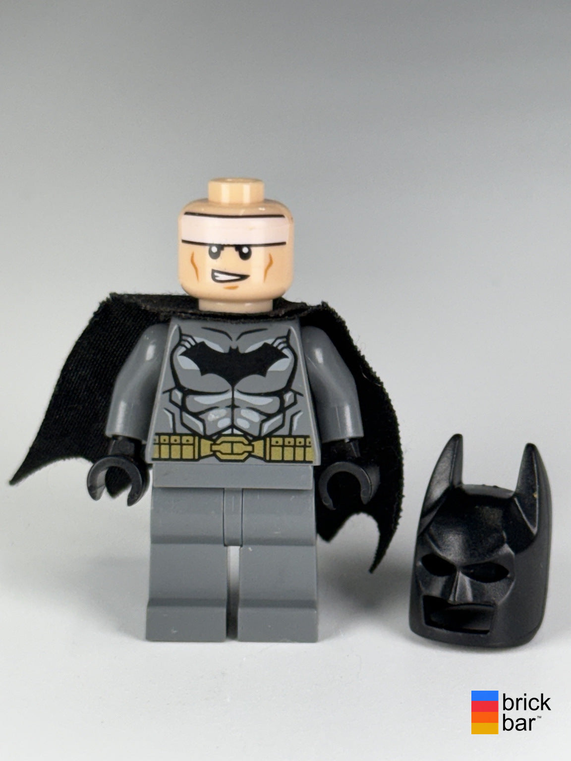 Batman dim002 LEGO Dimensions minifigure unmasked, smiling alternate face and separate black cowl