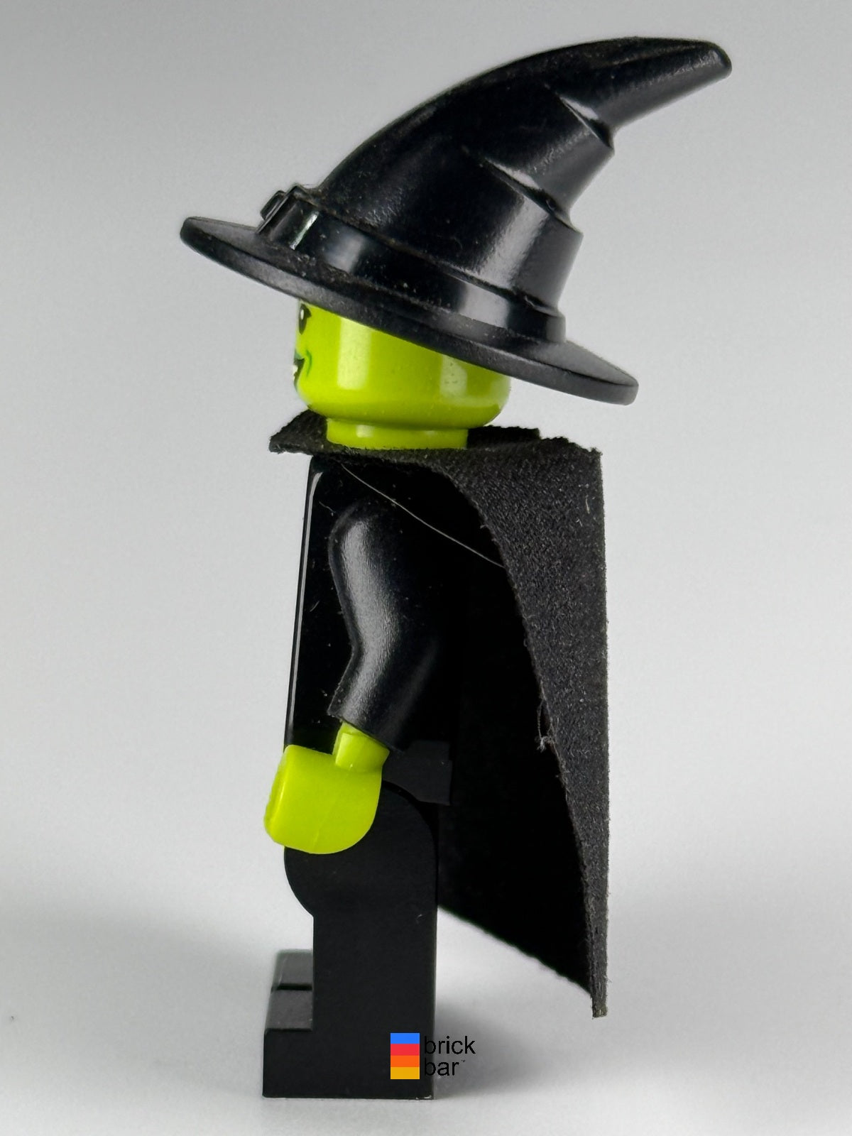 Wicked Witch dim005 LEGO The Wizard of Oz minifigure, side view