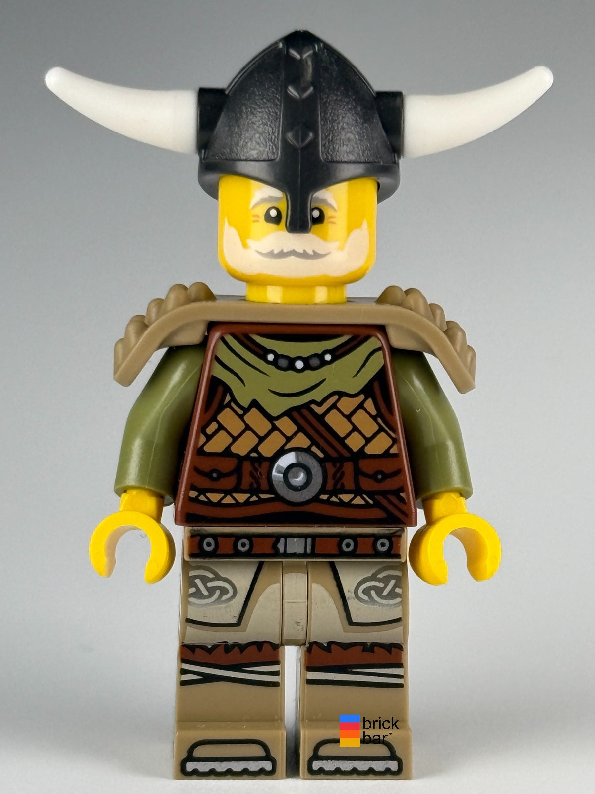 LEGO Viking Chieftain idea169 with horned helmet and shoulder armor — front view