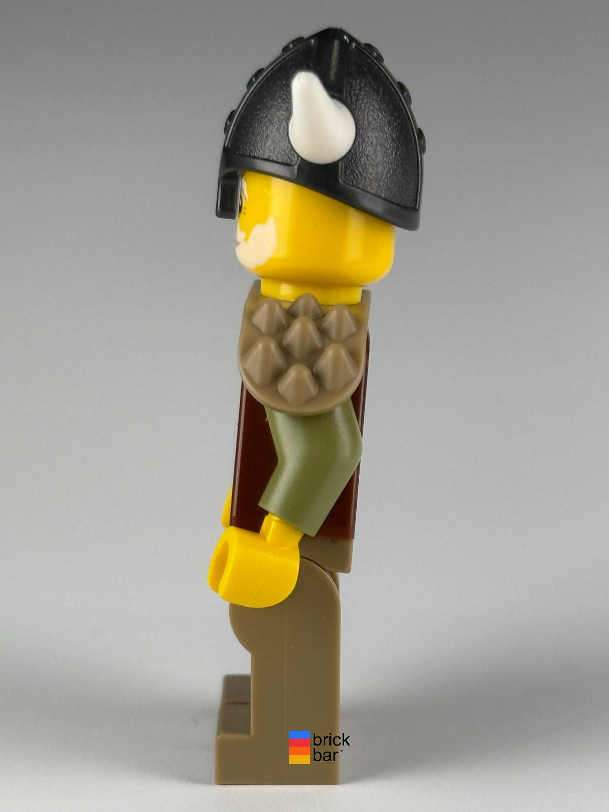 LEGO Viking Chieftain idea169 with horned helmet and shoulder armor — side view