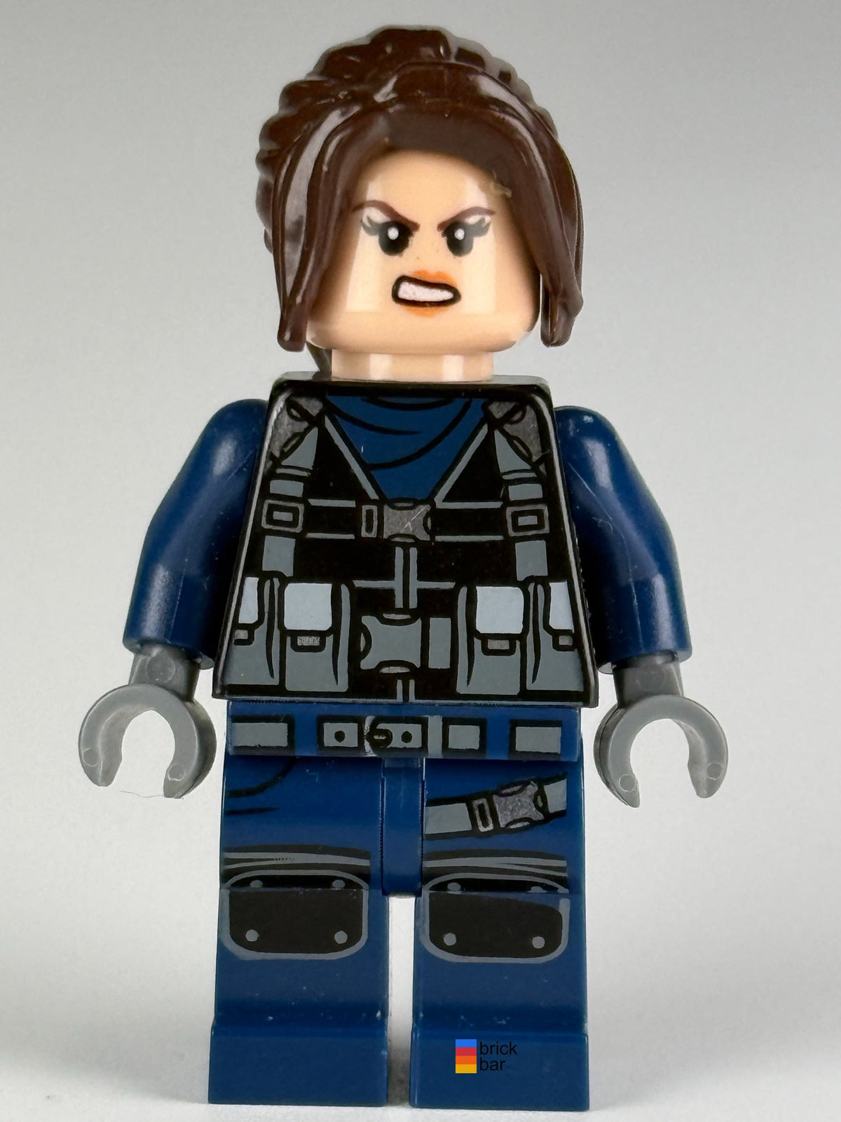 Genuine pre-owned LEGO Jurassic World ACU Guard female jw034, alternate expression view