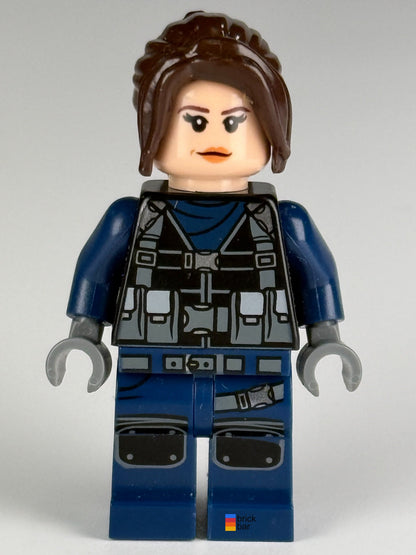 Genuine pre-owned LEGO Jurassic World ACU Guard female jw034, front view