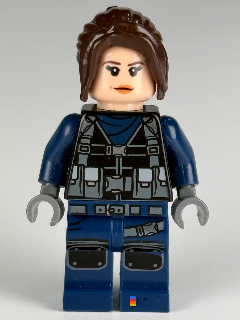 Genuine pre-owned LEGO Jurassic World ACU Guard female jw034, front view