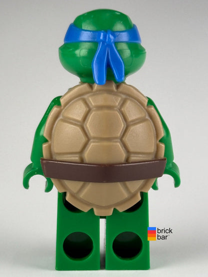 Leonardo Looking Up tnt009 LEGO TMNT minifigure back view, Brick Bar photo