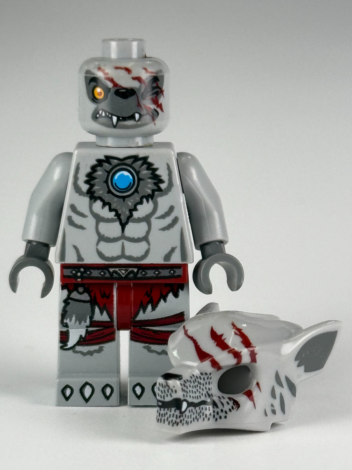 Winzar loc009 LEGO Legends of Chima minifigure face detail 1