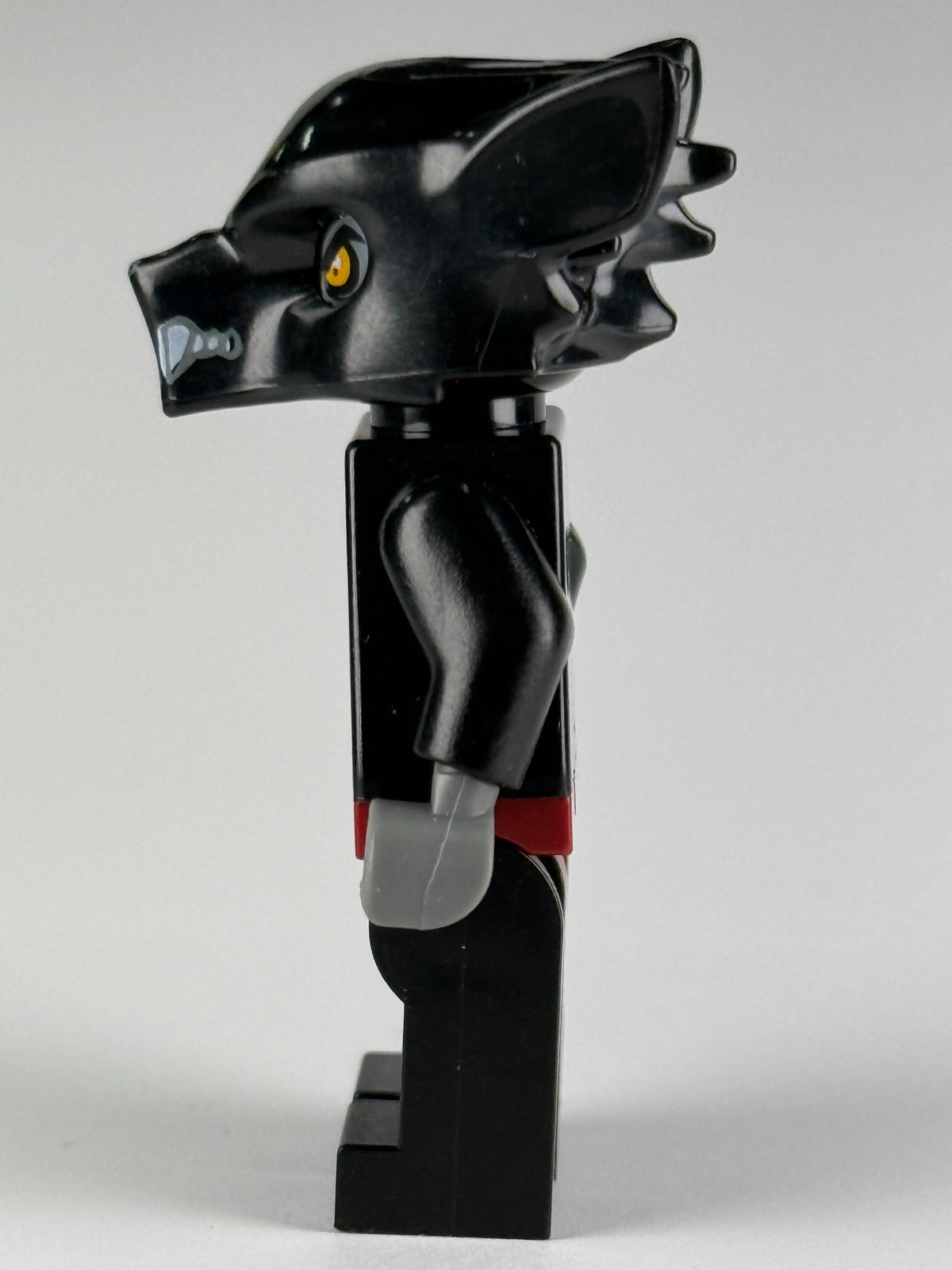 Wilhurt loc015 LEGO Chima minifigure side