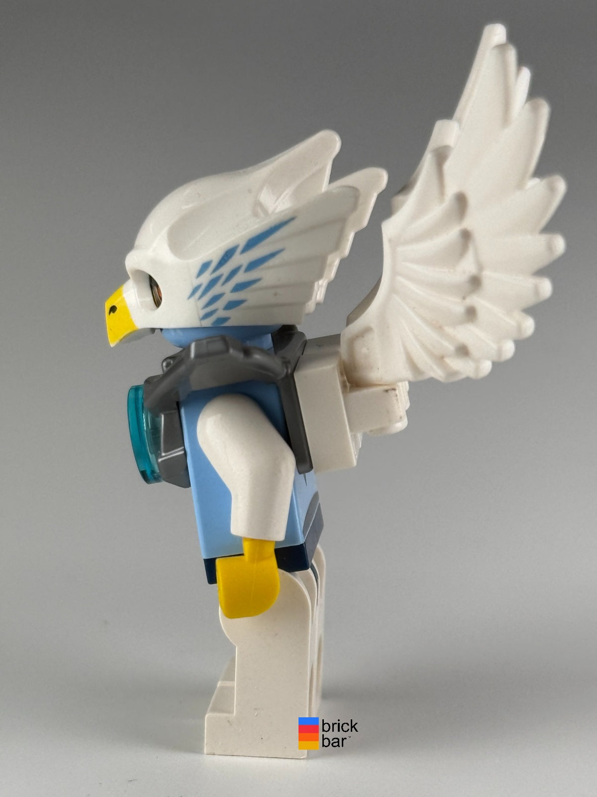 Ewar Flat Silver Armor loc047 LEGO Chima minifigure — side view