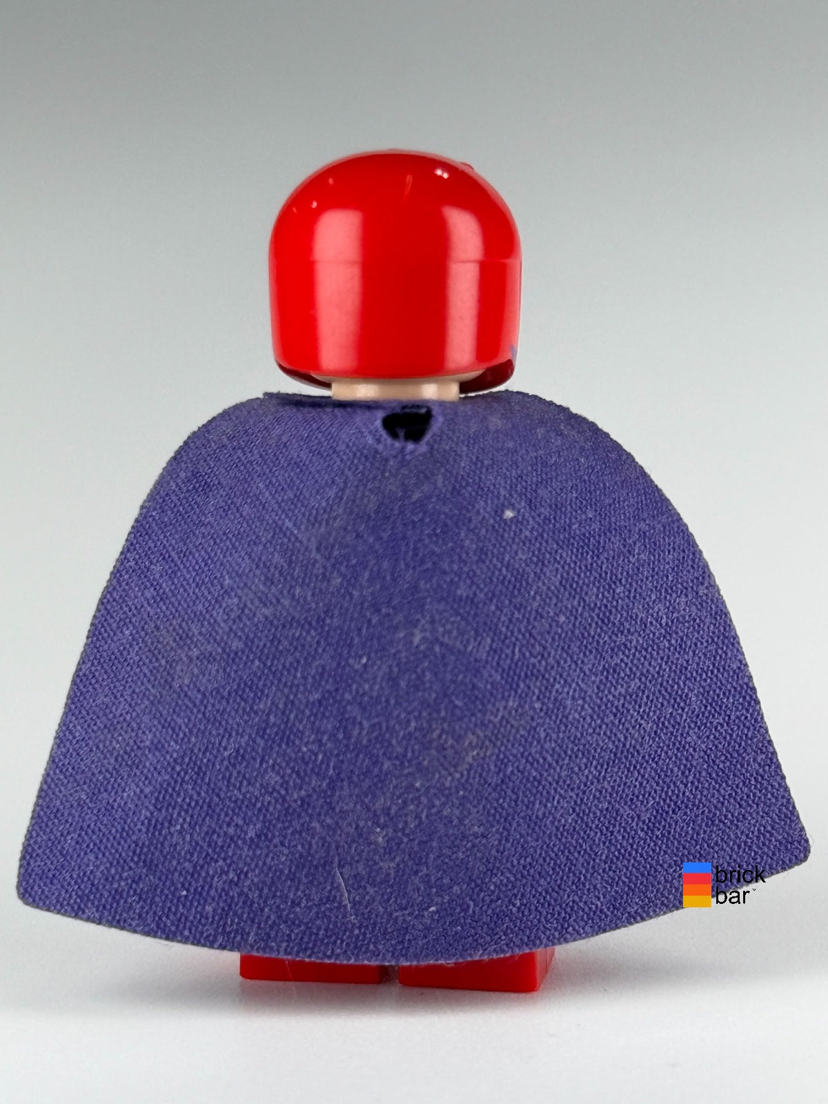 Magneto sh0031 LEGO Marvel minifigure, back view, dark purple cloth cape.
