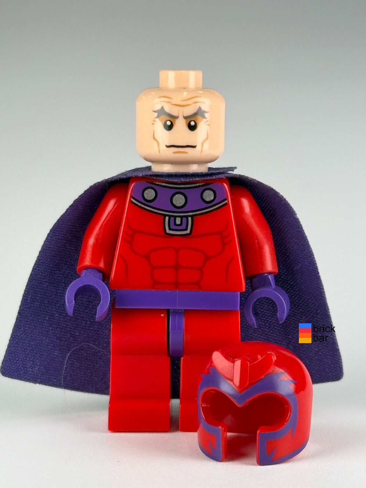 Magneto sh0031 LEGO Marvel minifigure, calm face view.