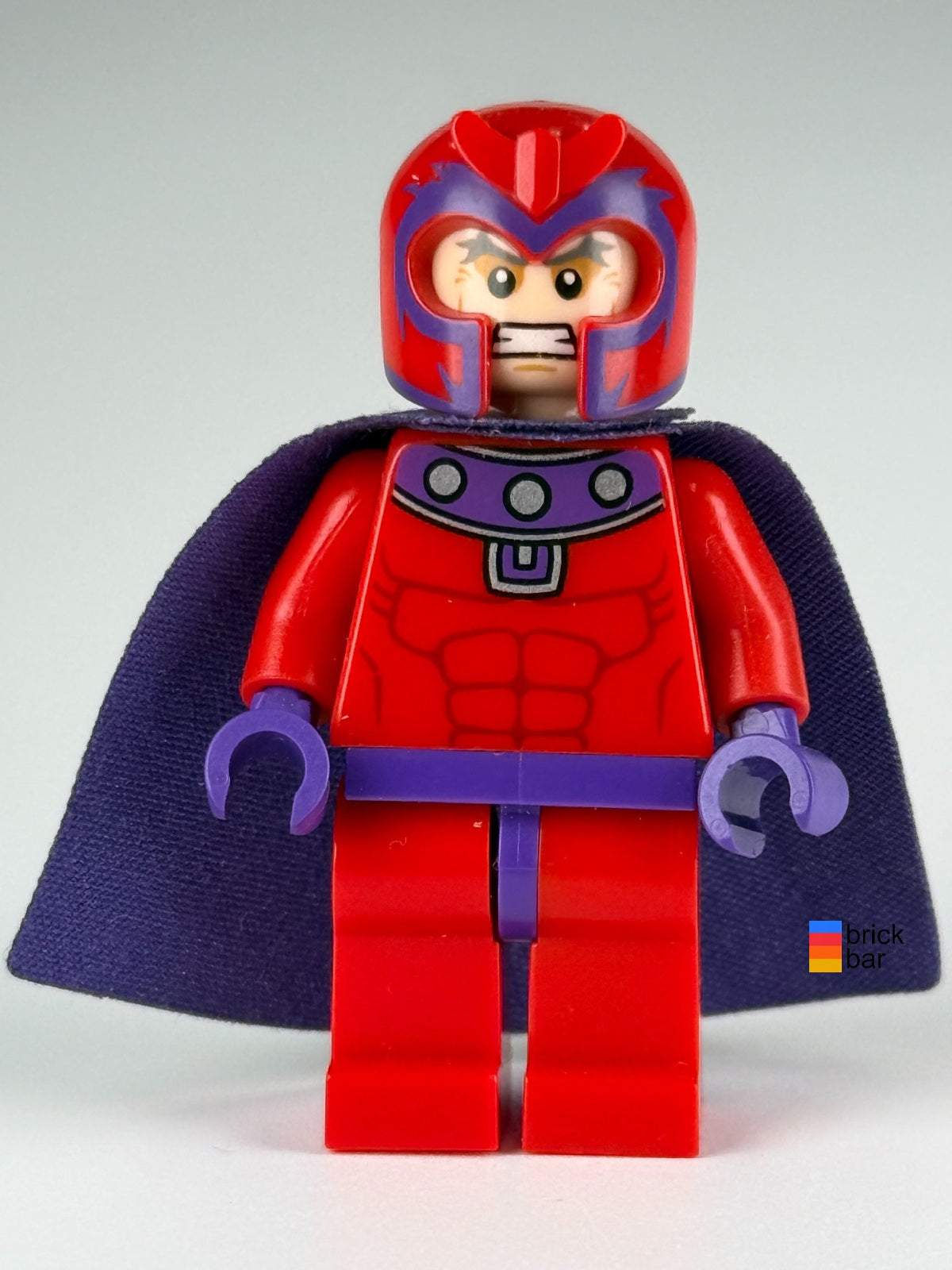 Magneto sh0031 LEGO Marvel minifigure, front view.