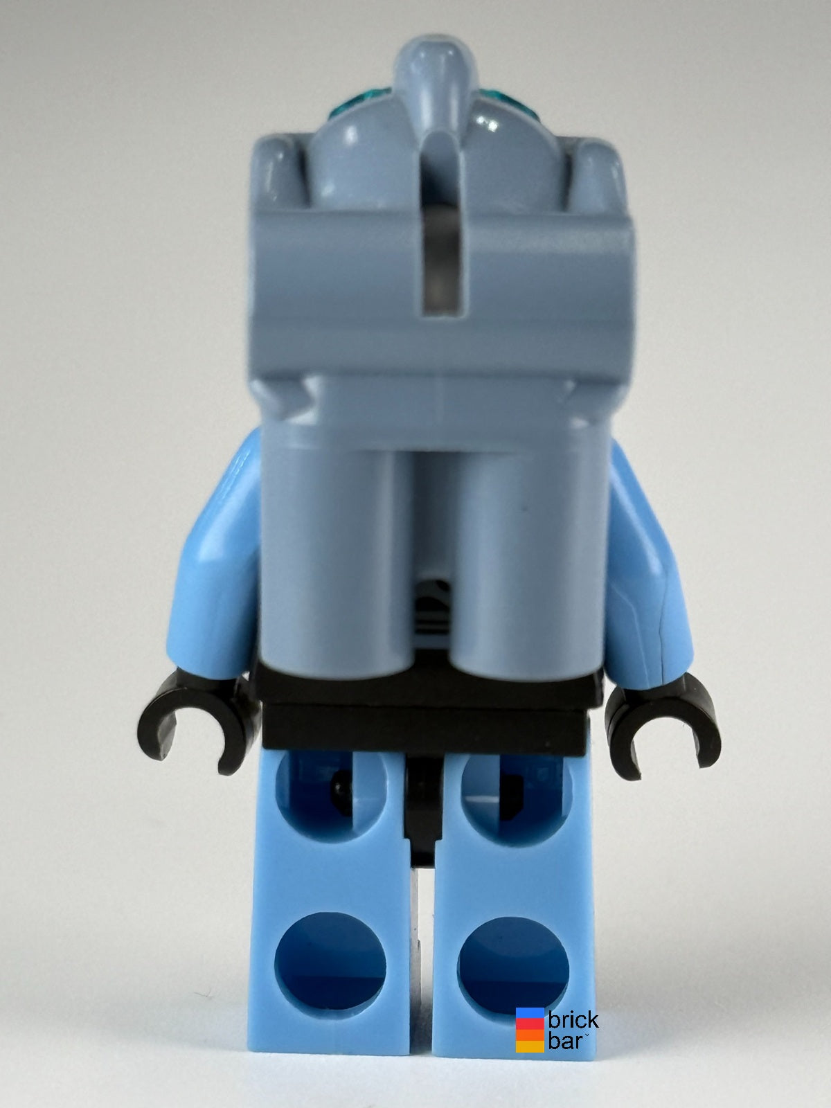 Mr. Freeze sh0049 LEGO DC Super Heroes minifigure, back view.