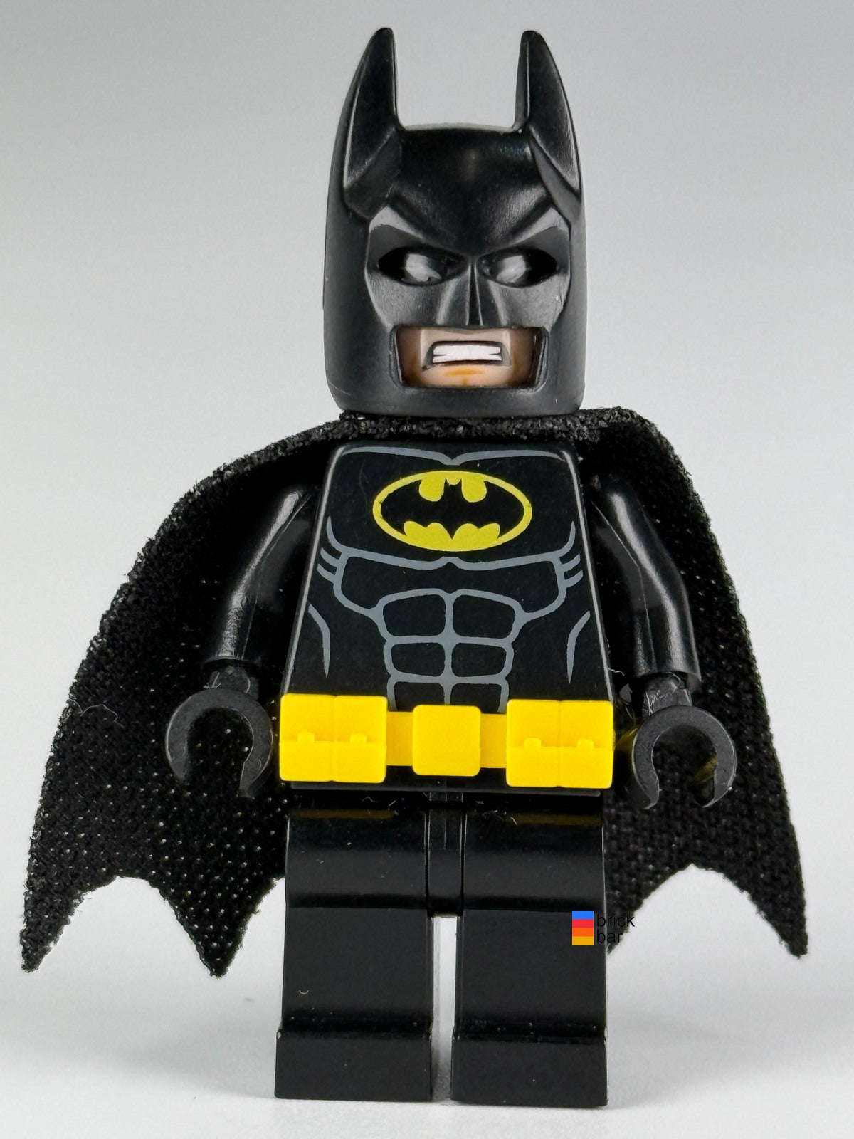Batman sh0318 front – LEGO DC Super Heroes minifigure, Brick Bar photo