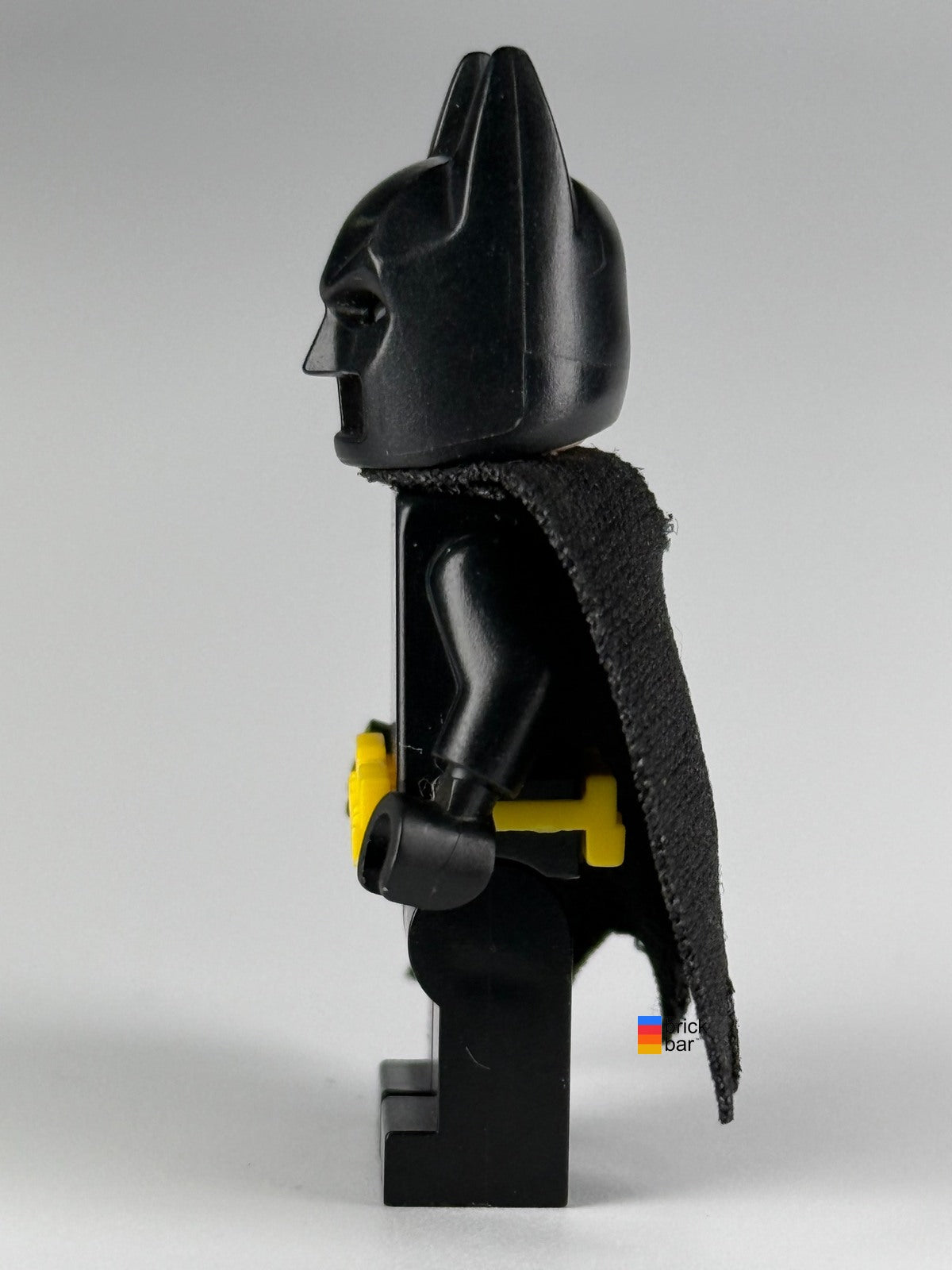 Batman sh0318 side – LEGO DC Super Heroes minifigure, Brick Bar photo