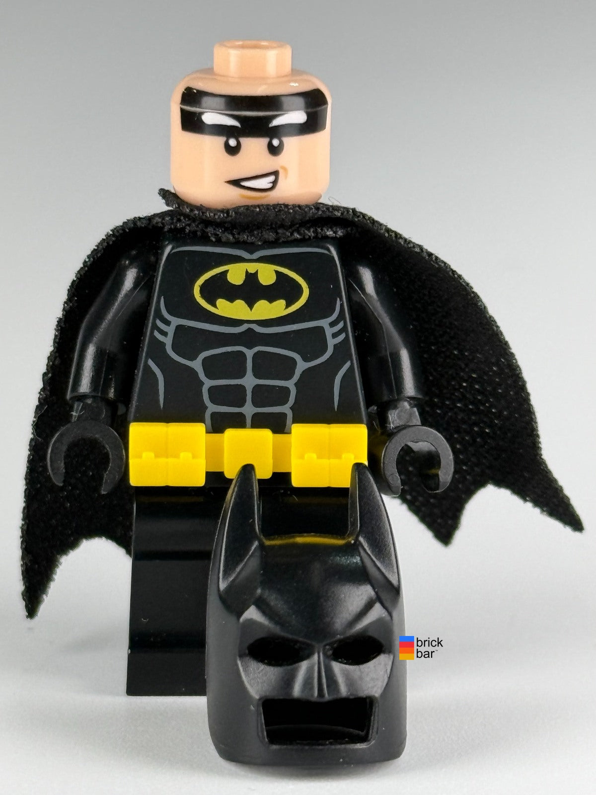 Batman sh0318 Head Type 2 crooked-smile expression, Brick Bar photo