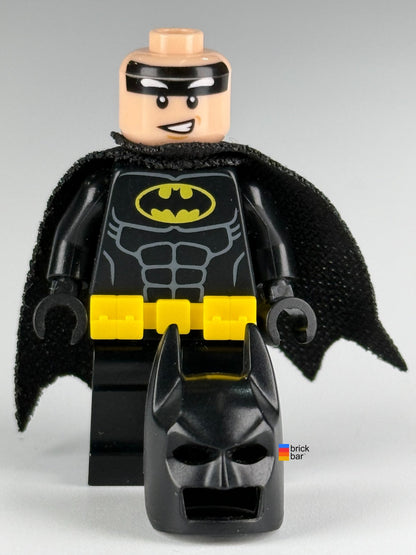 Batman sh0318 Head Type 2 crooked-smile expression, Brick Bar photo