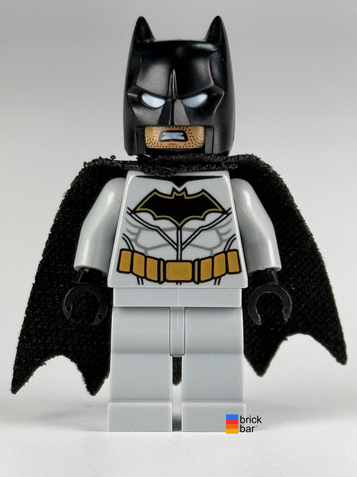 Batman sh0531 LEGO DC Super Heroes minifigure — front view, original Brick Bar photo