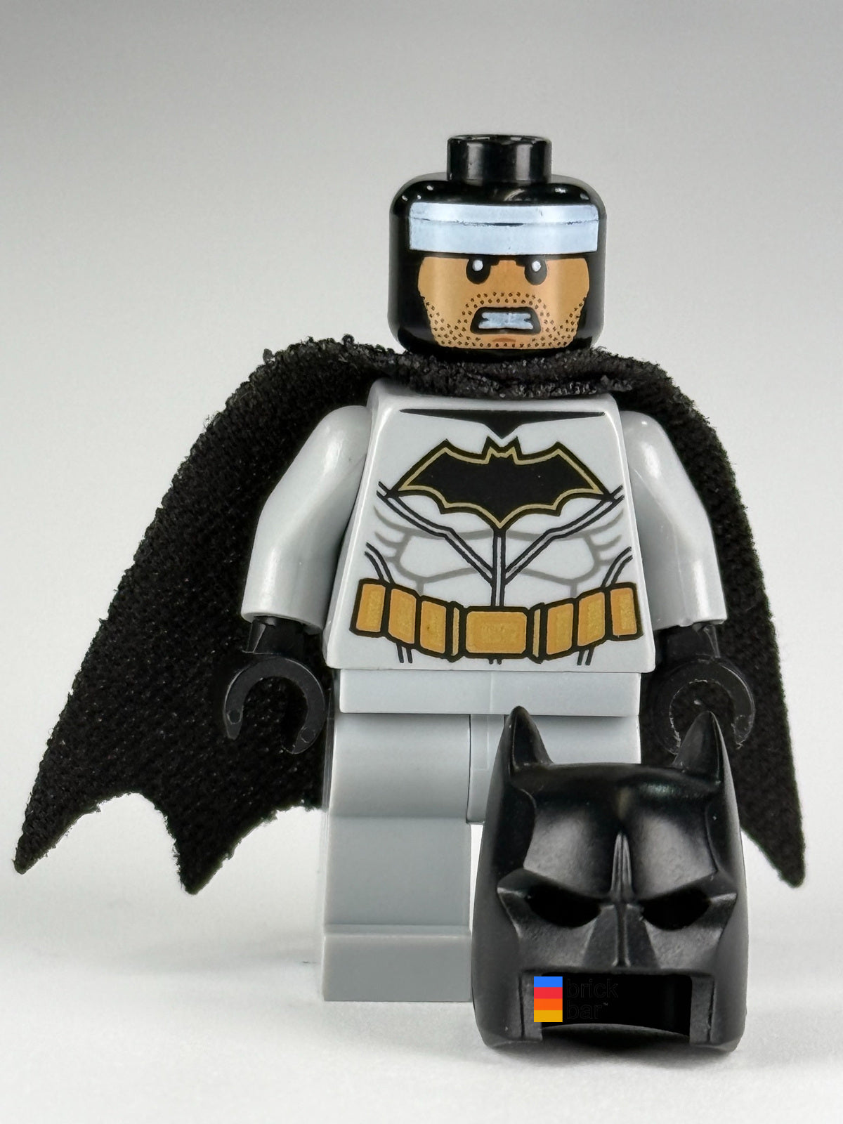 Batman sh0531 LEGO DC Super Heroes minifigure — uncovered head gritted view, original Brick Bar photo