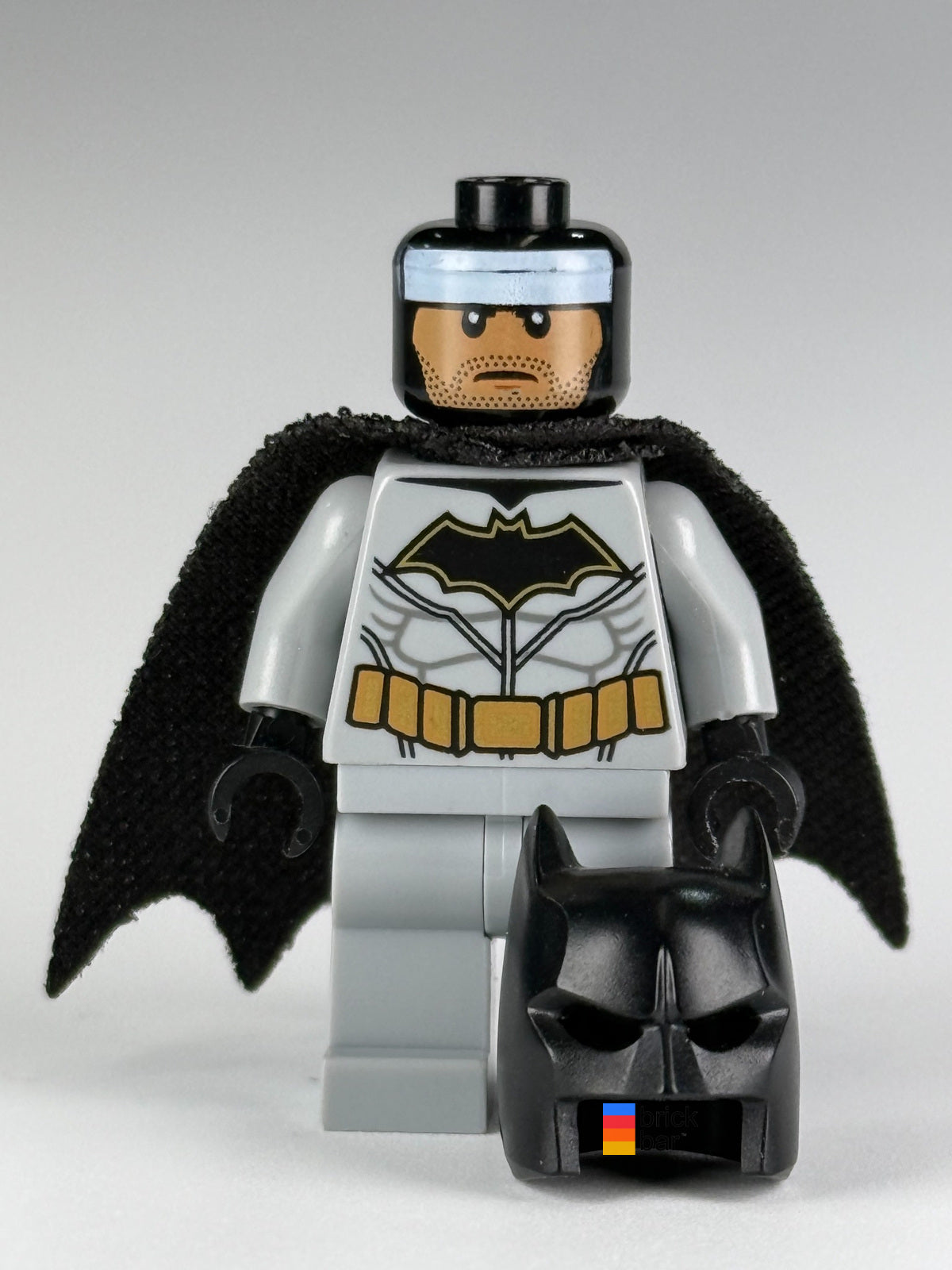 Batman sh0531 LEGO DC Super Heroes minifigure — uncovered head neutral view, original Brick Bar photo