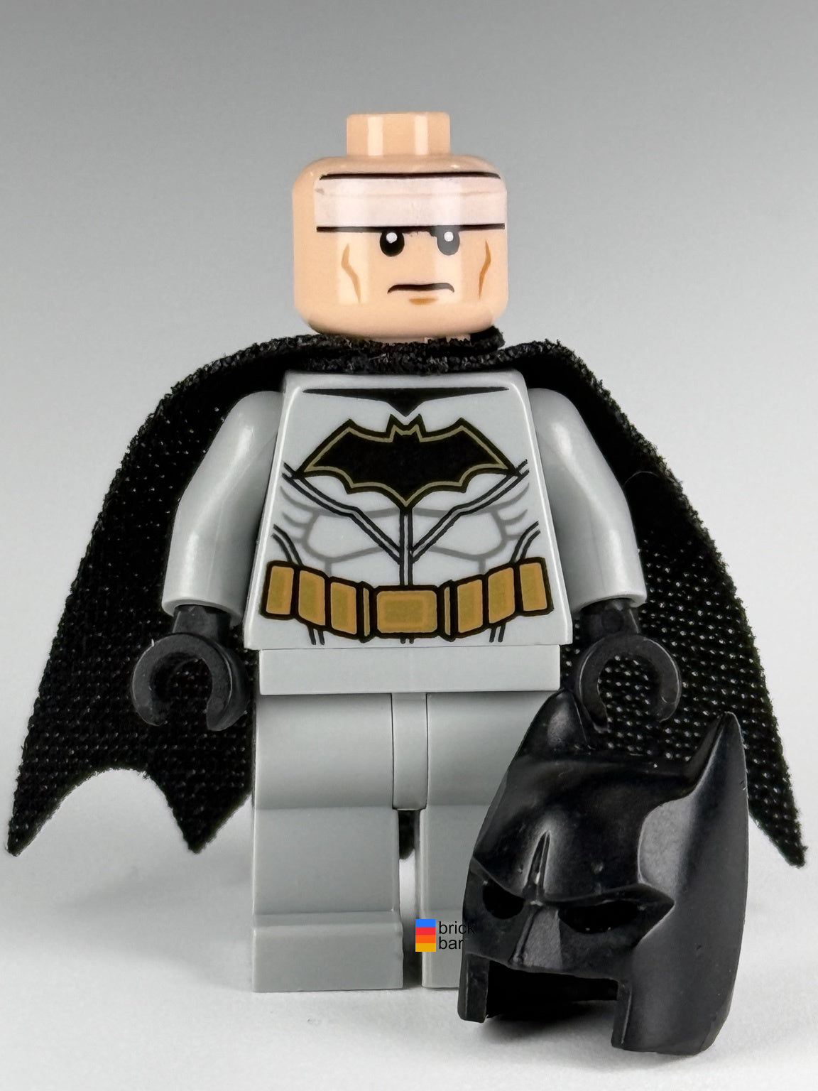 Batman sh0552 unmasked, white headband and neutral face