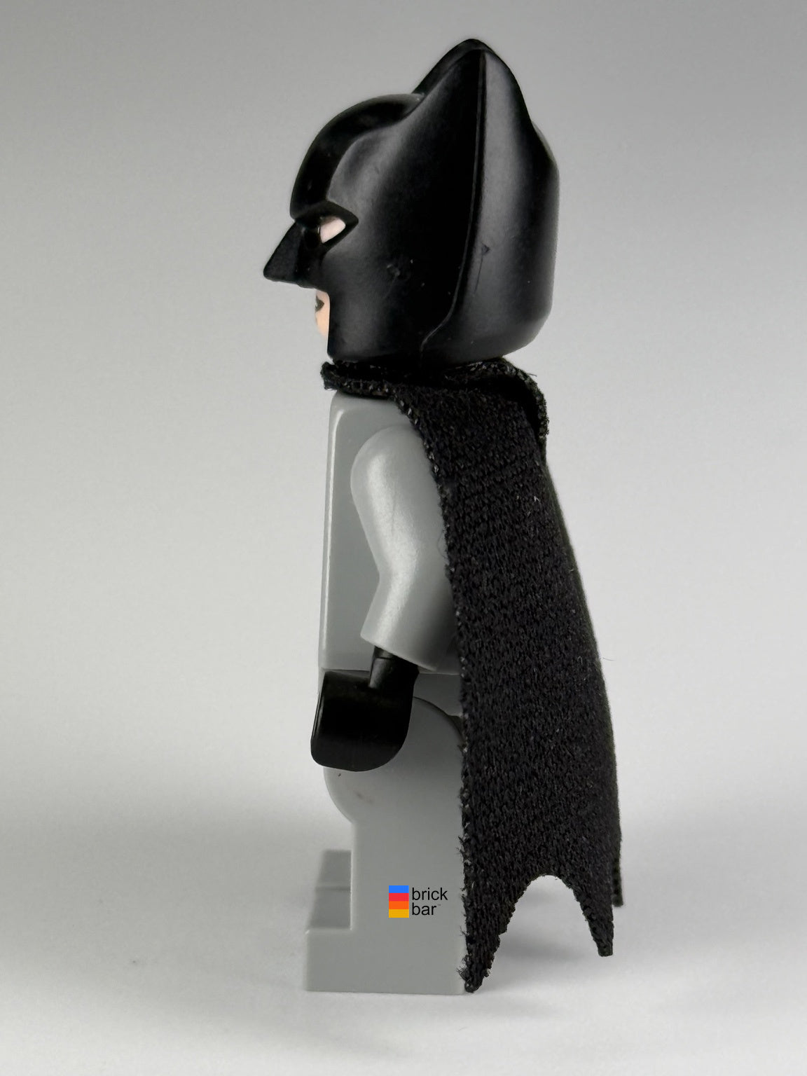 Batman sh0552 side, cowl and cape profile