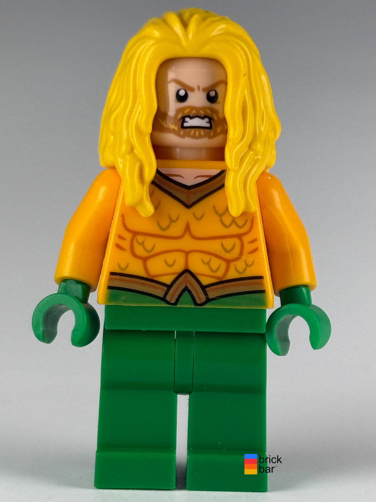 Aquaman sh0557 LEGO DC Super Heroes minifigure, front view.