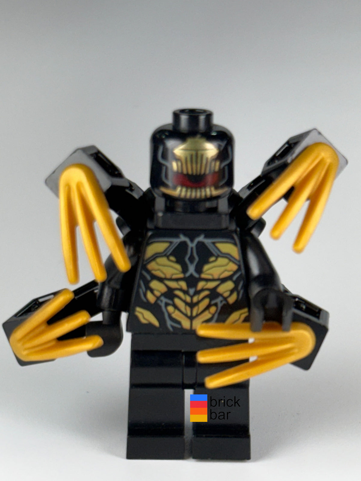 Front view of LEGO Marvel Super Heroes Outrider - Extended Claws sh0561, black and gold torso and four pearl gold claws