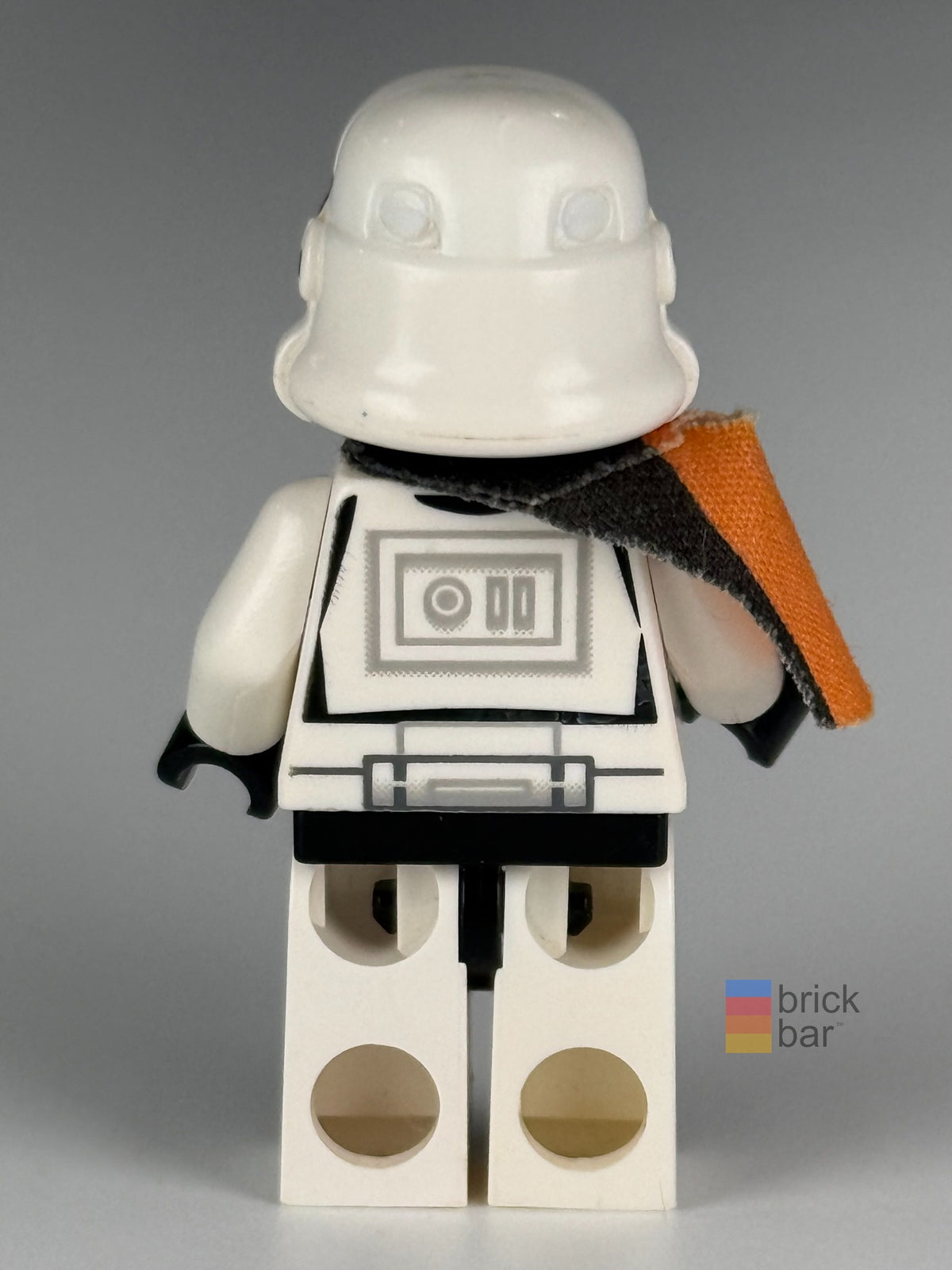 Rear view of Sandtrooper sw0109a showing original white armor and orange pauldron without survival backpack