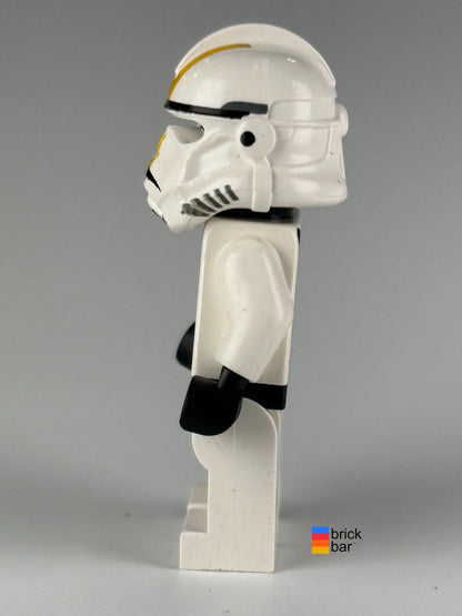 Clone Trooper 327th Star Corps Phase 2 Black Head sw0128a side view – Brick Bar™