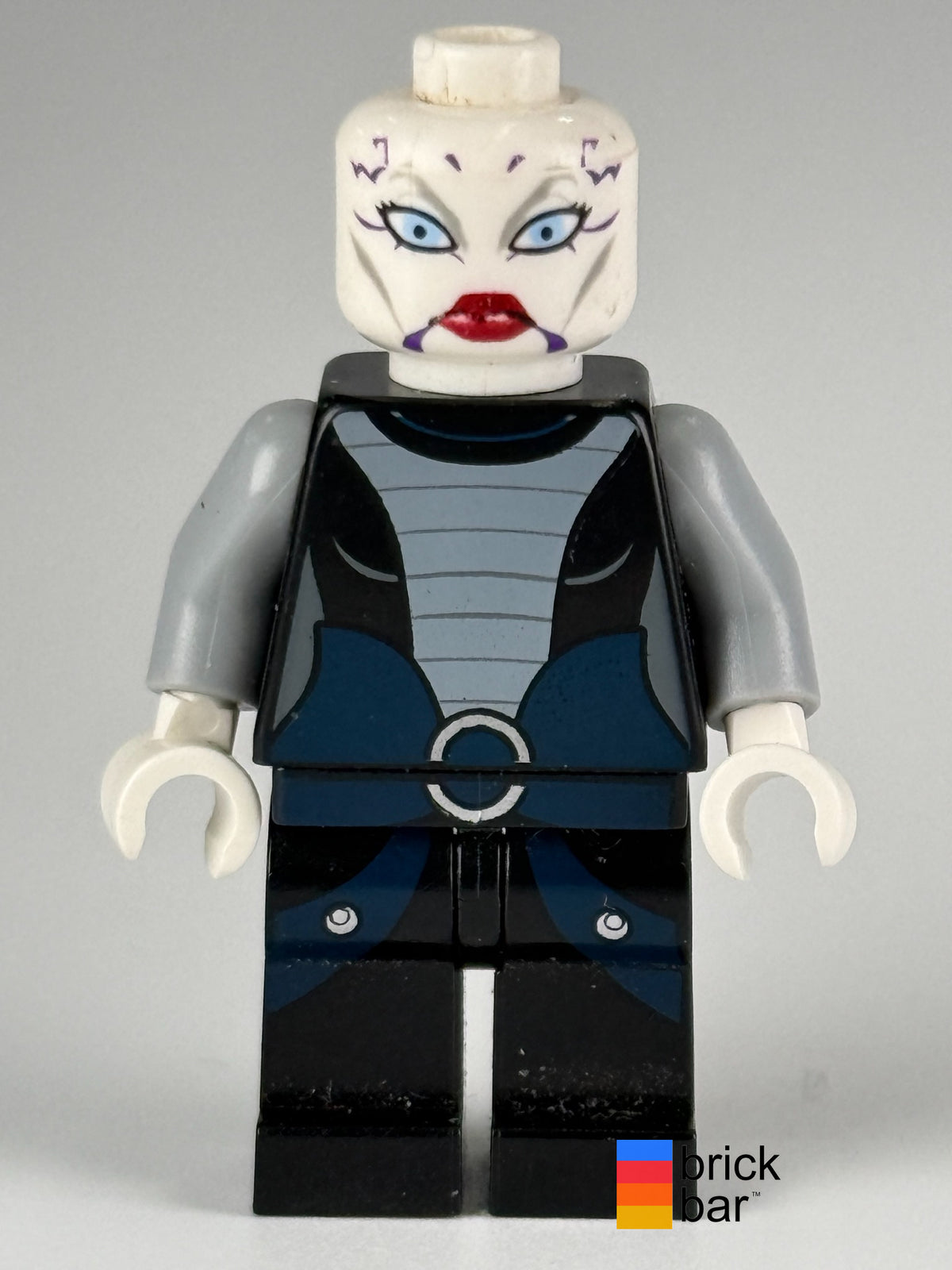 Asajj Ventress - Black Torso sw0318 LEGO Star Wars minifigure front view – Brick Bar™