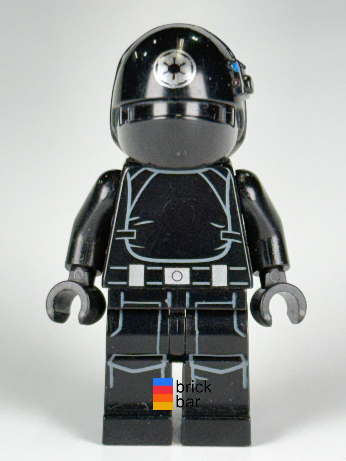 Front view of Imperial Gunner sw0520 wearing silver Imperial logo helmet