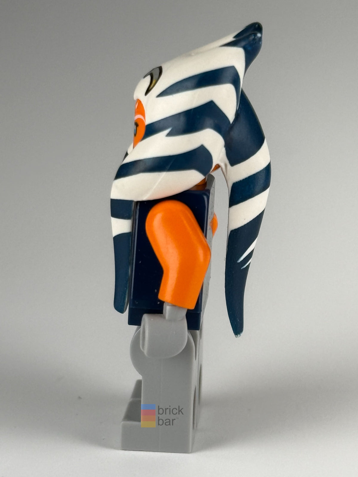 Ahsoka Tano Adult Dark Blue Jumpsuit sw1096 LEGO Star Wars minifigure side view – Brick Bar™