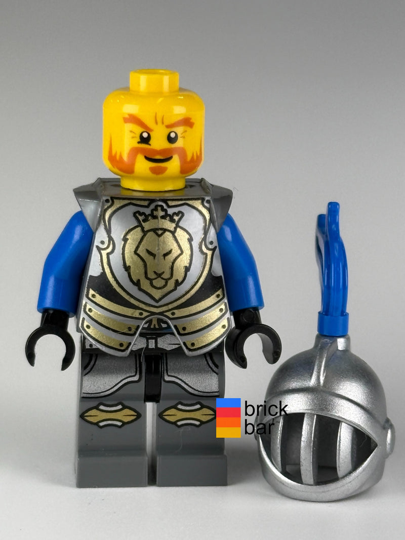 King's Knight cas523 LEGO® Castle Minifigure front view, blue-plumed helmet included — Brick Bar™