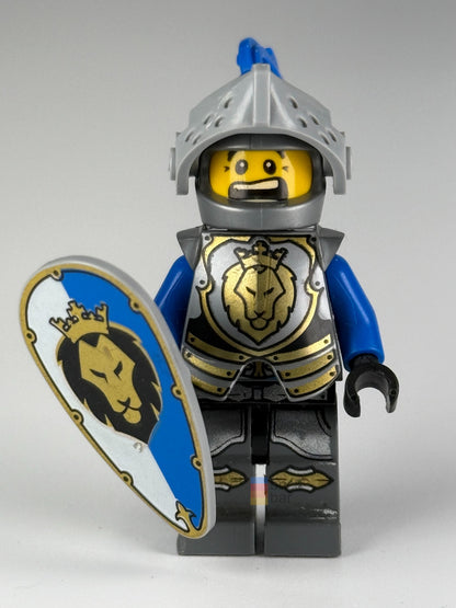 King's Knight cas535 LEGO® Castle Minifigure front view with blue-and-white crowned lion shield — Brick Bar™