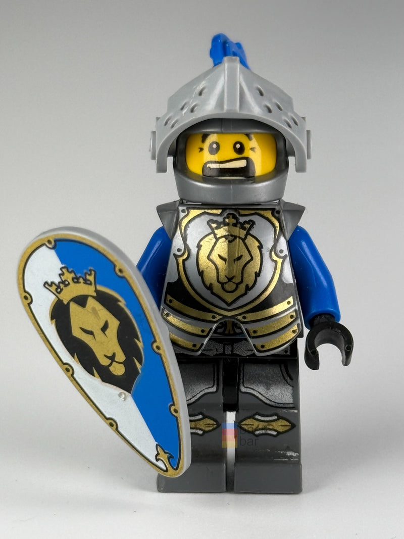 King's Knight cas535 LEGO® Castle Minifigure front view with blue-and-white crowned lion shield — Brick Bar™