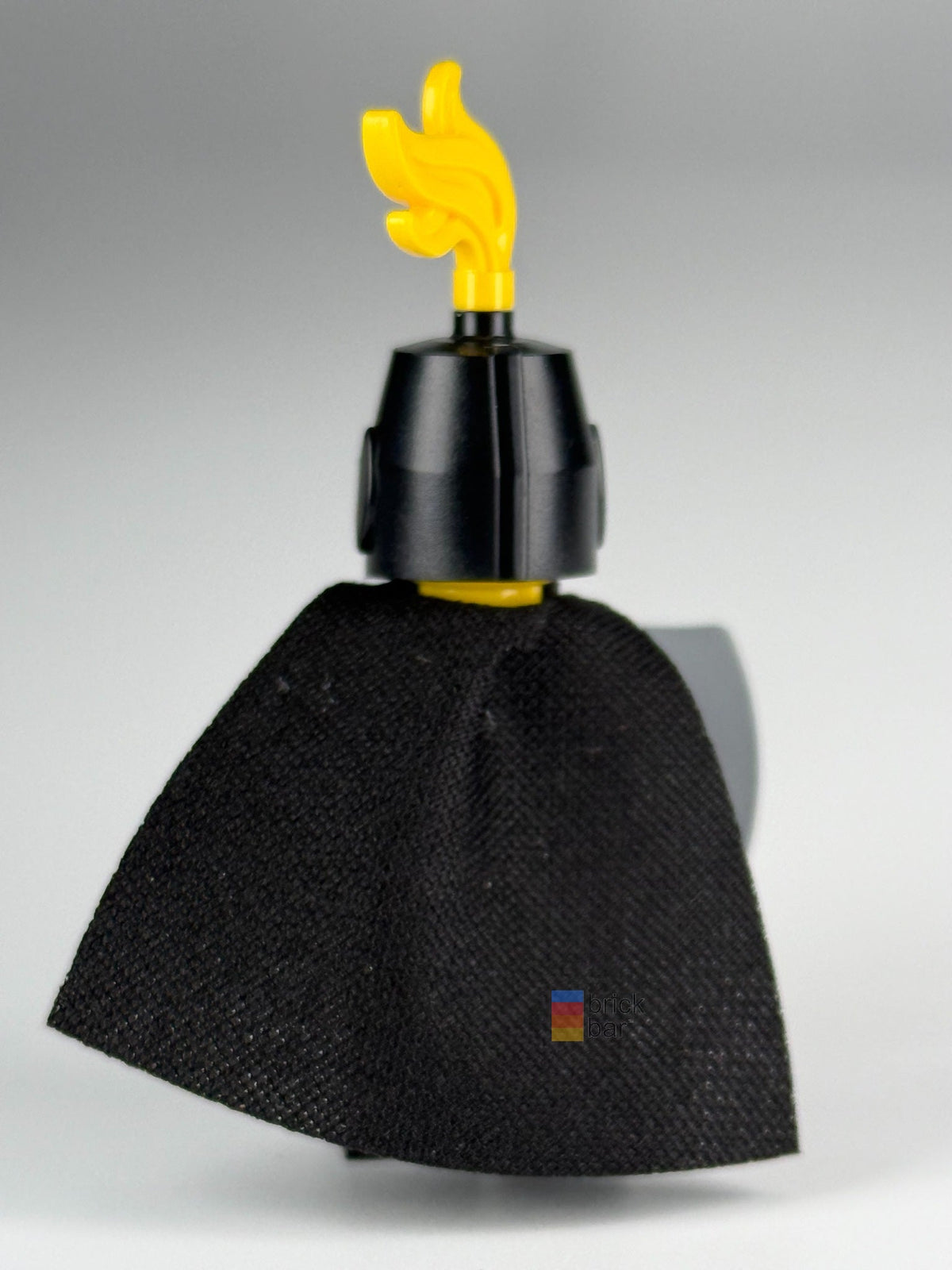 Serpent Knight cas593 rear showing included black fabric cape and helmet with yellow plume