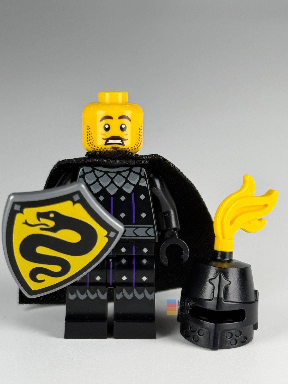 Serpent Knight cas593 alternate frightened dual-sided head expression, with black cape and shield