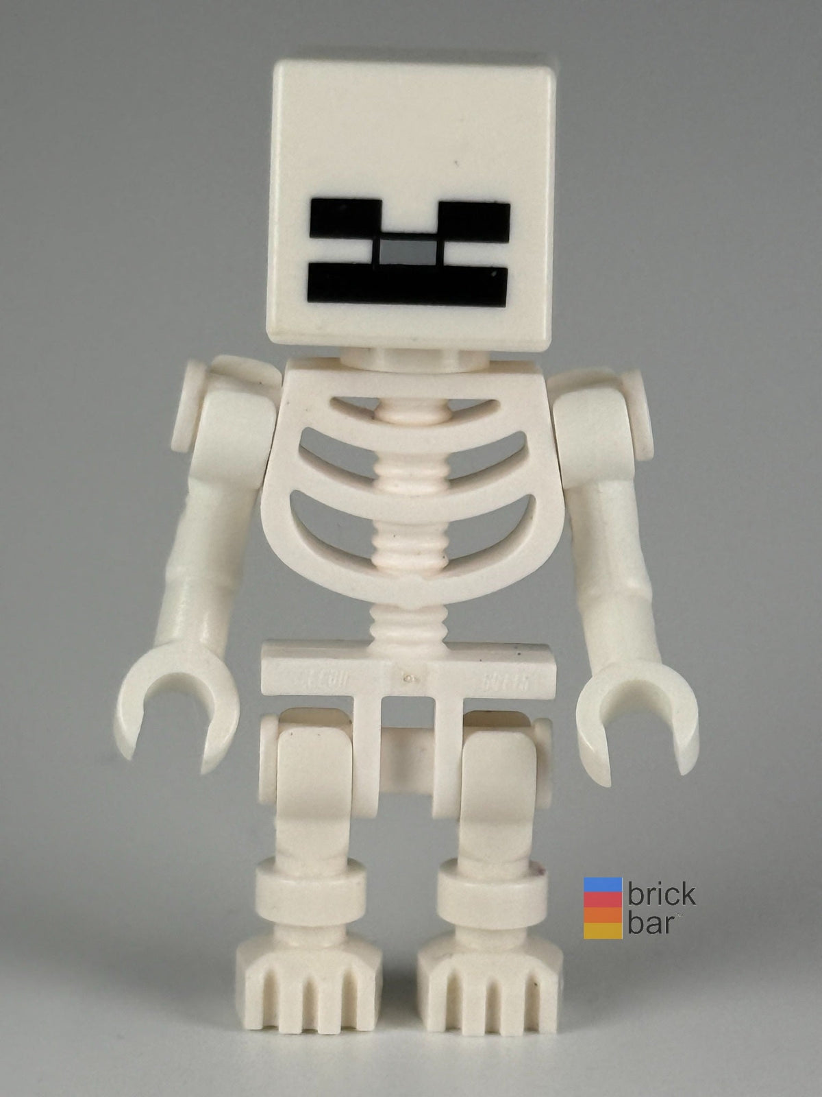 Skeleton min011 LEGO® Minecraft minifigure front view — Brick Bar