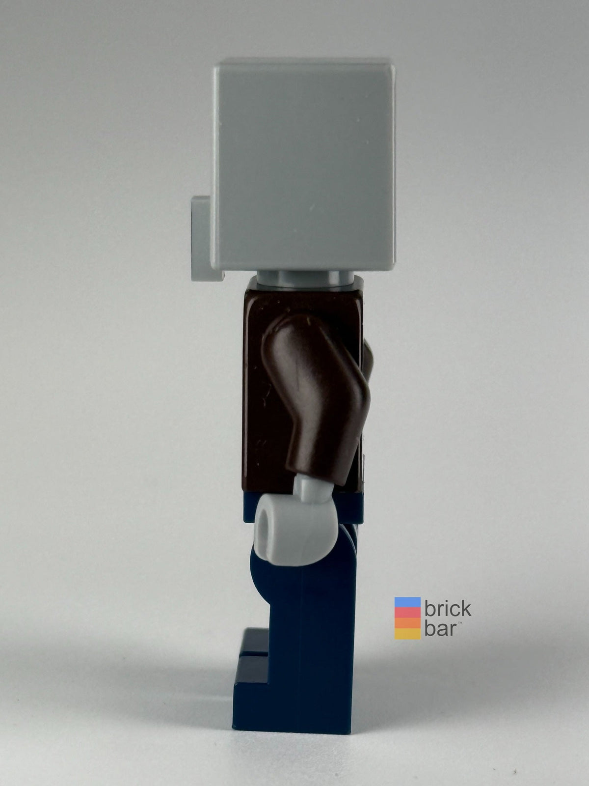 Illager Vindicator Wide Eyes min078 LEGO® Minecraft minifigure side view — Brick Bar