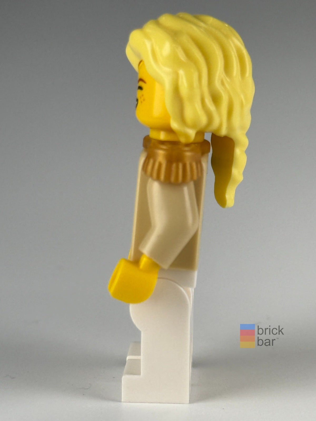 Camilla - Admiral's Daughter idea228 side view, actual Brick Bar photograph