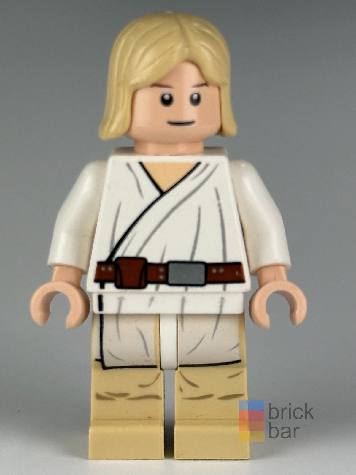 Luke Skywalker sw0273 LEGO Star Wars minifigure front view — original Brick Bar™ photograph