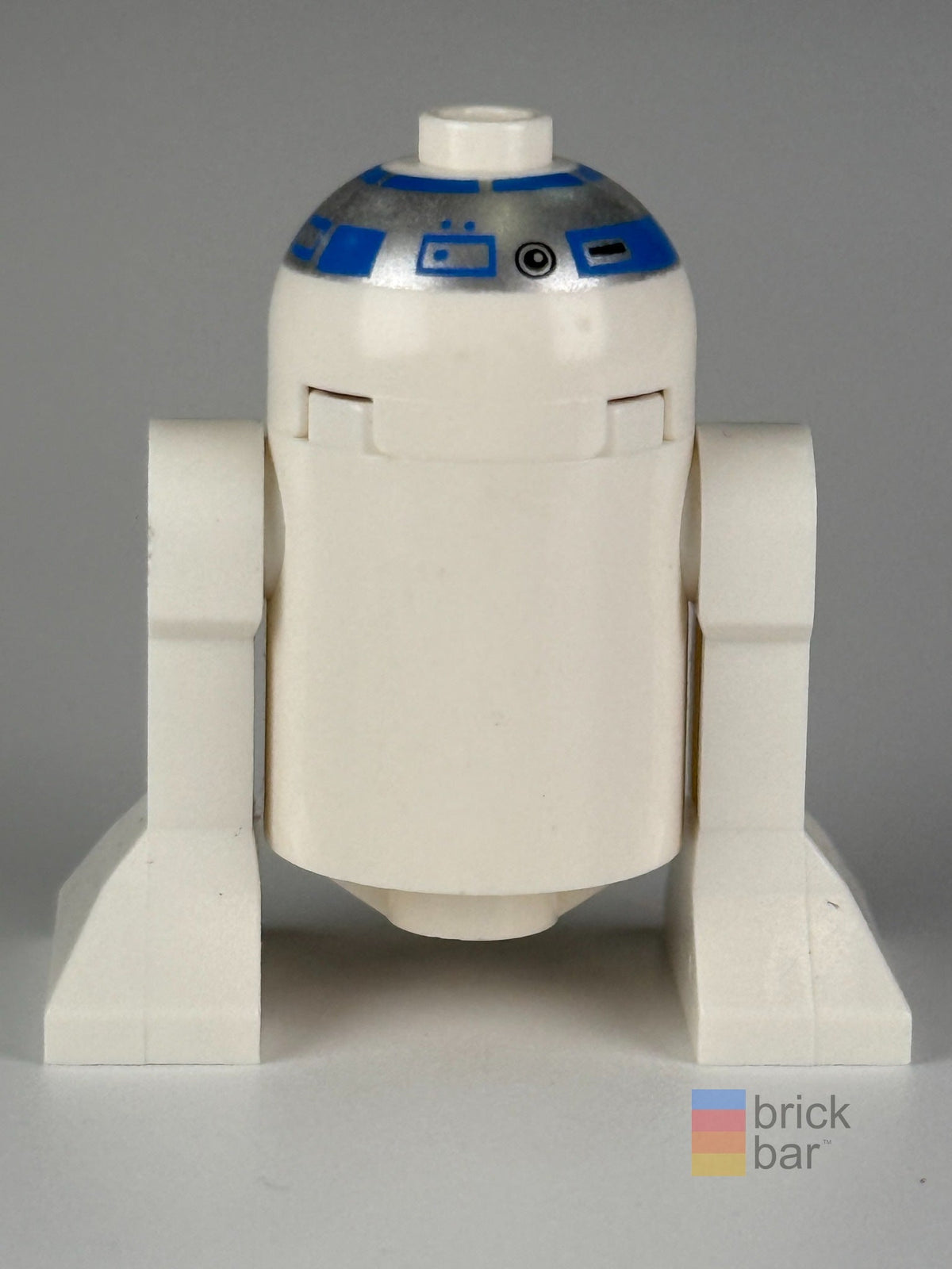 R2-D2 sw0028 LEGO Star Wars minifigure back view — original Brick Bar™ photograph